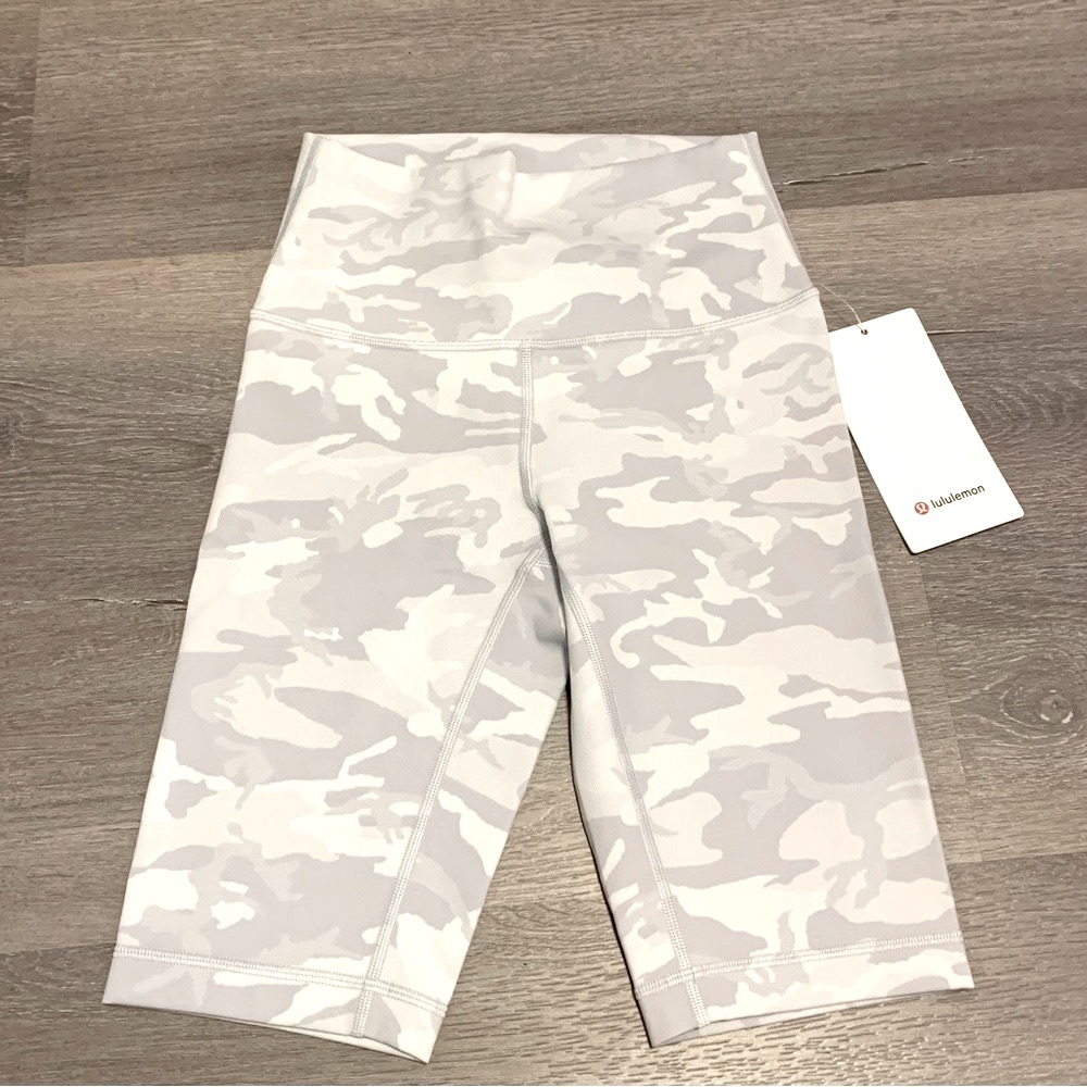 NWT Lululemon Wunder Under HR Short 10" 
Ribbed Jacquard - sizes 4 & 8